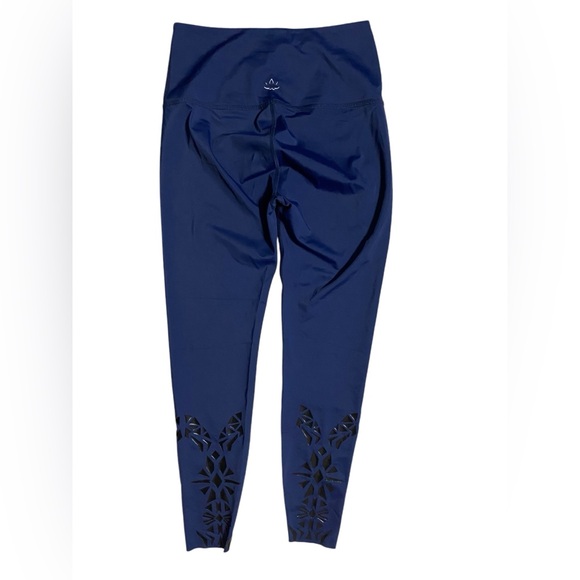 Beyond Yoga | medium navy and black Calico leggings - Picture 6 of 6